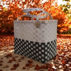 Bolso rígido de zunchos reciclados (negro-blanco)