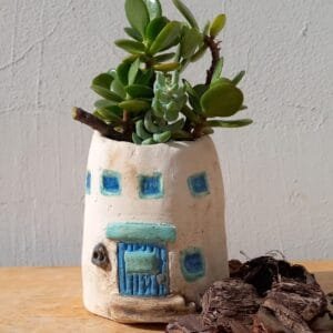 Maceta de cerámica en forma de casita (2)