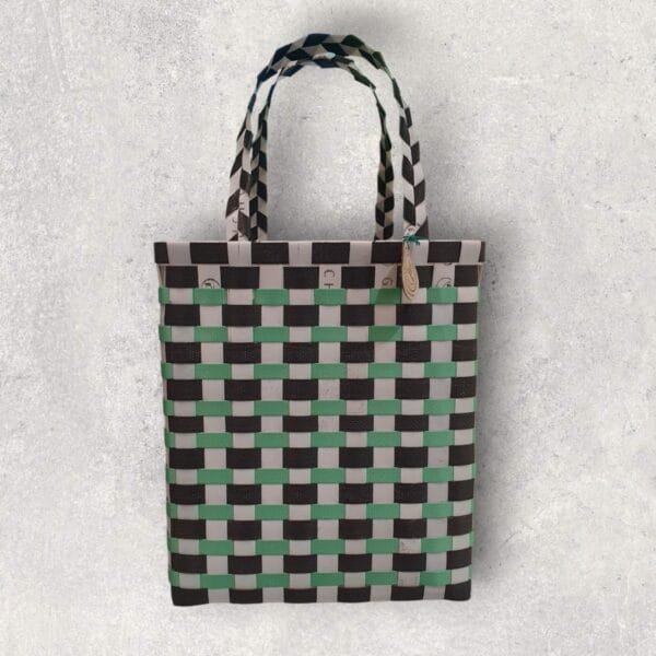 Bolso rígido de zunchos reciclados (negro-blanco-verde) - Imagen 3