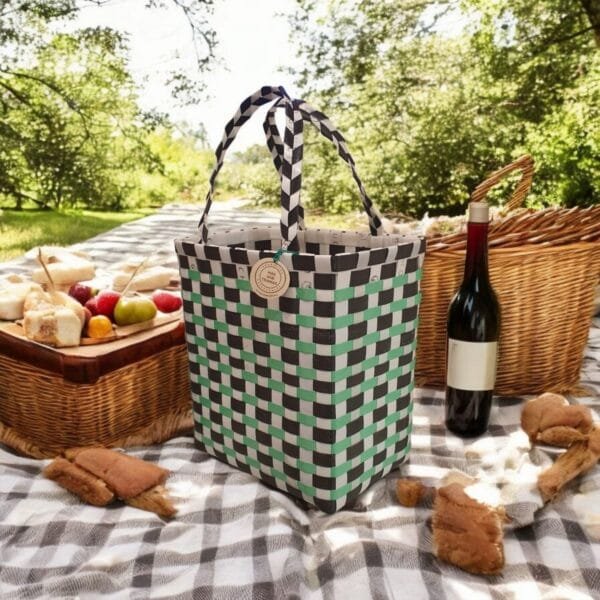 Bolso rígido de zunchos reciclados (negro-blanco-verde) - Imagen 2