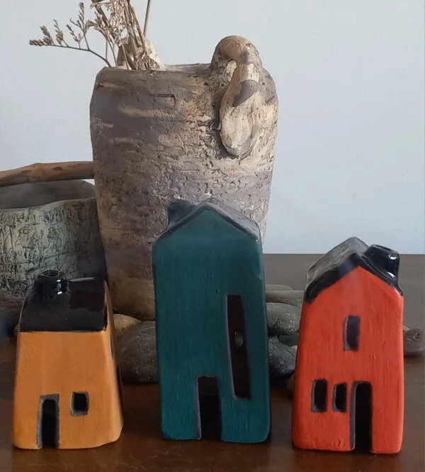 Casita Sahumadora de Cerámica Gres: Pieza Única Artesanal para Perfuma el Hogar - Imagen 3