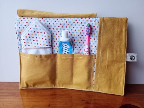 ESTUCHE BUCAL ECOLÓGICO CON TOALLA DI&UR - Imagen 2
