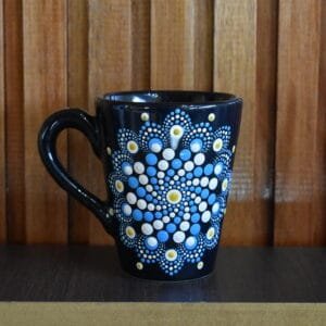 Taza cerámica negra mandala escarapela