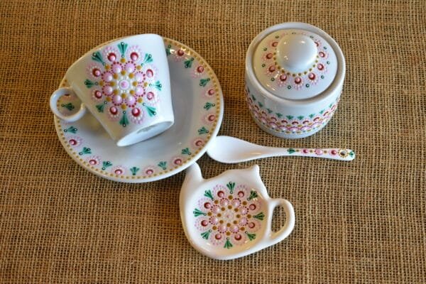 COMBO 2: Taza de té con plato de porcelana + posa saquito + azucarera rosa