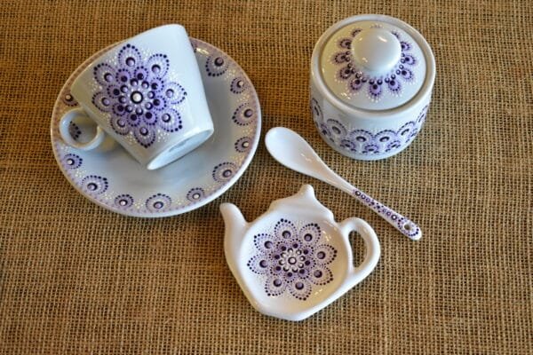 COMBO 2: Taza de té con plato de porcelana + posa saquito + azucarera lila