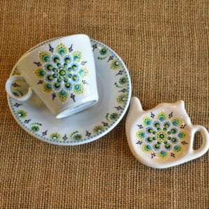 COMBO 1: Taza de té con plato de porcelana + posa saquito verde/celeste