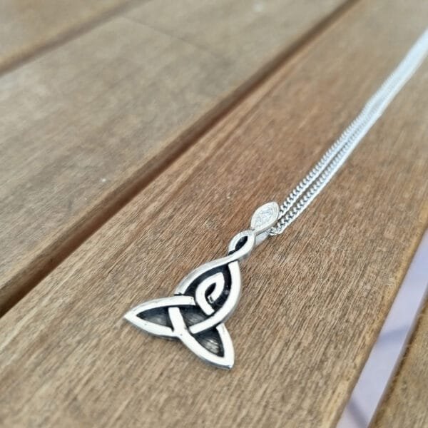 Colgante "Lazo de Madre" en Plata .925.