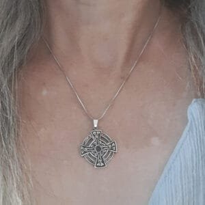 Cruz Celta Dóiteán realizada en Plata .925