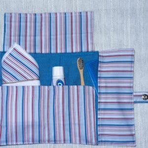 Estuche bucal azul con toalla