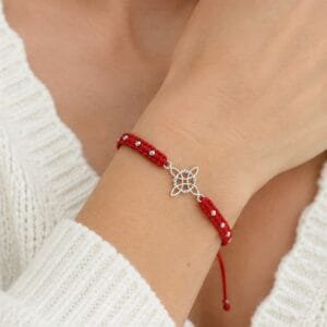 Pulsera hilo rojo nudo de bruja