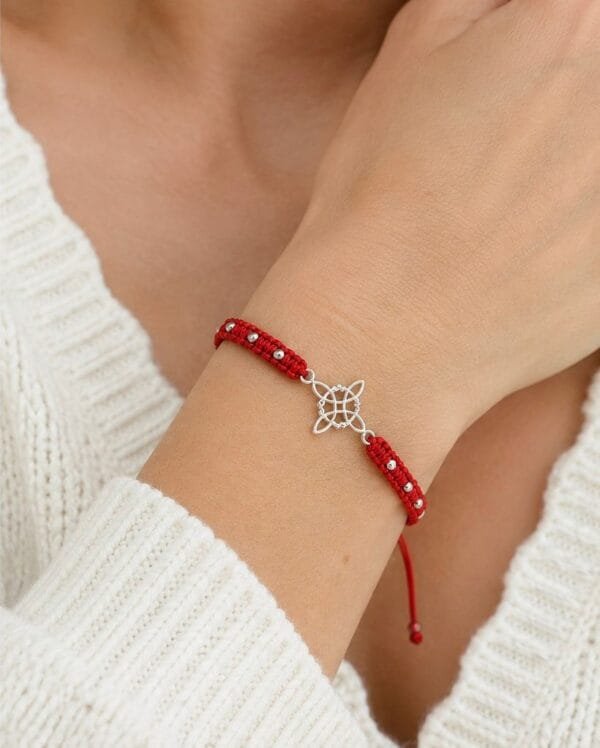 Pulsera hilo rojo nudo de bruja