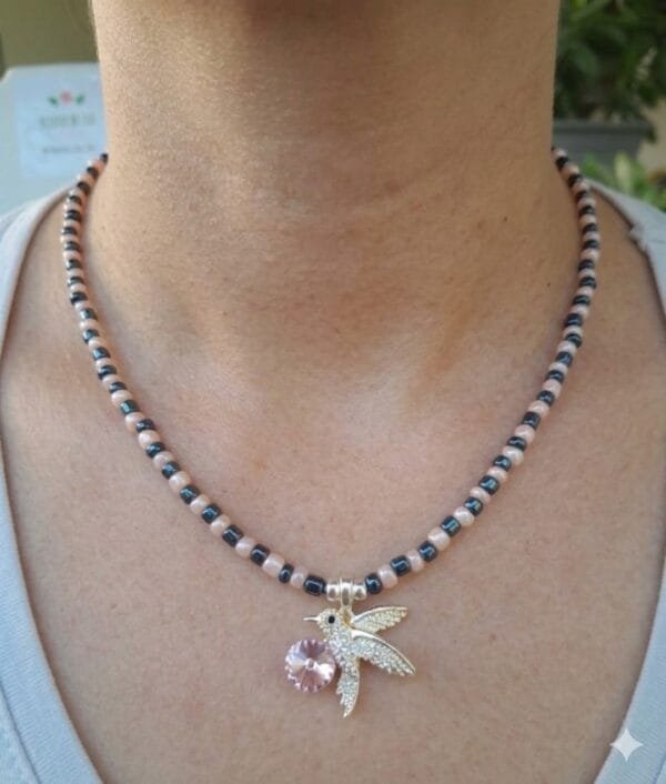 Collar colibrí rosa