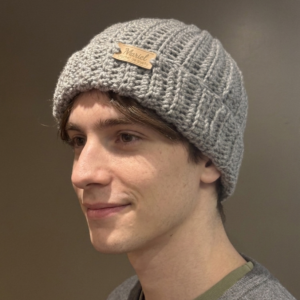 Gorro tejido a crochet en cashmilon hipoalergénico color gris oscuro