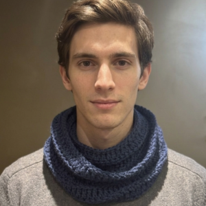 Cuello infinito tejido a crochet color azul
