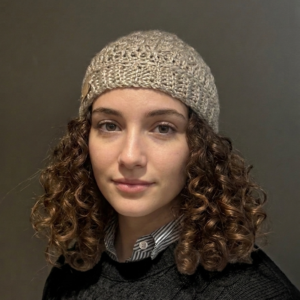 Gorro tejido a crochet en lana Nevilan color visón