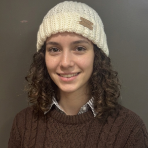 Gorro tejido a crochet en cashmilon hipoalergénico color crudo
