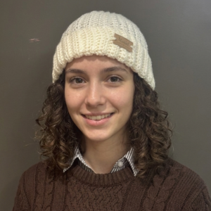 Gorro tejido a crochet color crudo