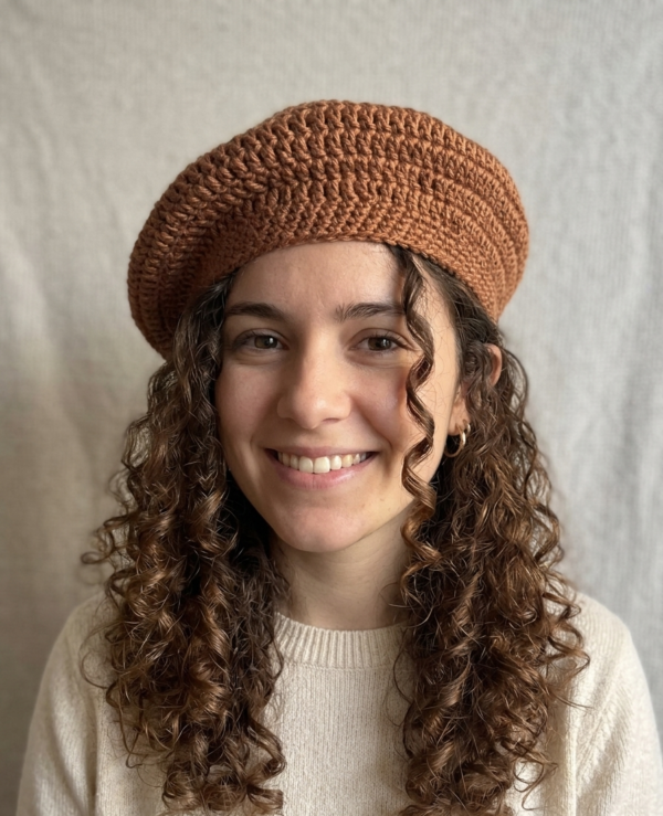 Boina tejida a crochet color dulce de leche