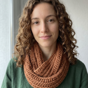 Cuello infinito tejido a crochet en lana color dulce de leche