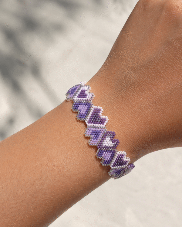 PULSERA CORAZONES VIBRANTES- VIOLETAS