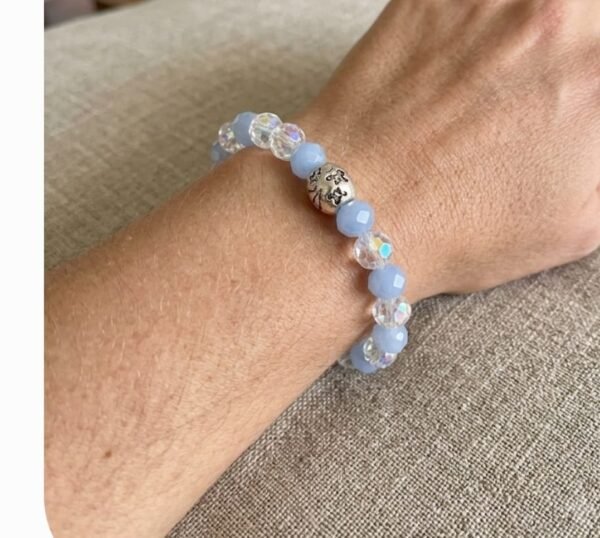 Pulsera en elástico con piedras facetadas celeste y blanco