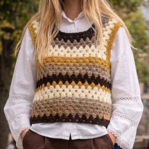 Chaleco tejido a crochet en Nevilan con cuello