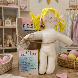Soy costurera (Muñeca rubia)