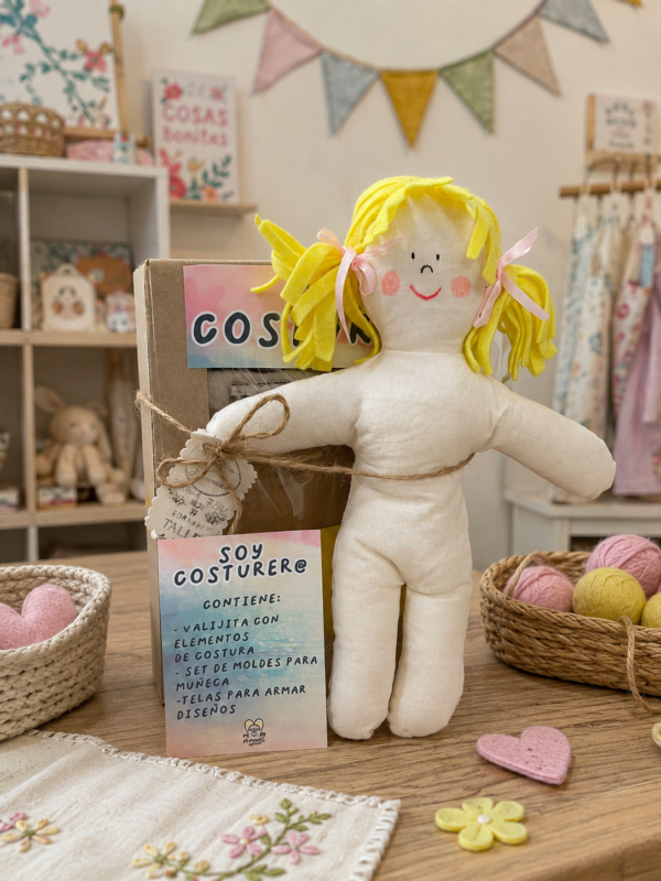 Soy costurera (Muñeca rubia)