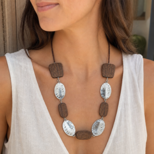Collar metal y madera