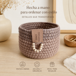 Canasta hecha a mano en colores beige y vizón.