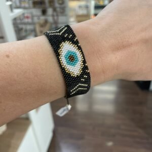 Pulsera negra de mostacillas Miyuki hecha a mano